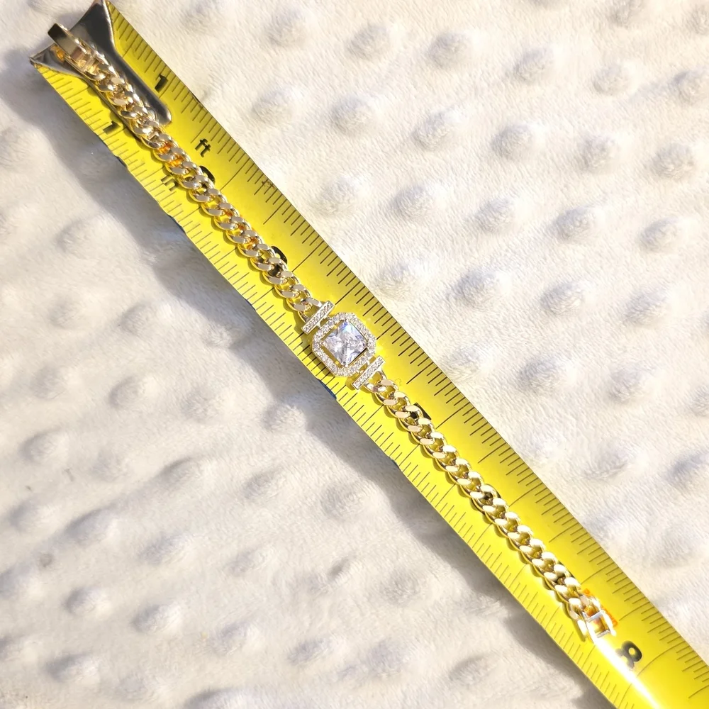 Gold Chain Bracelet with Crystal Centerpiece - Picture 7 of 9